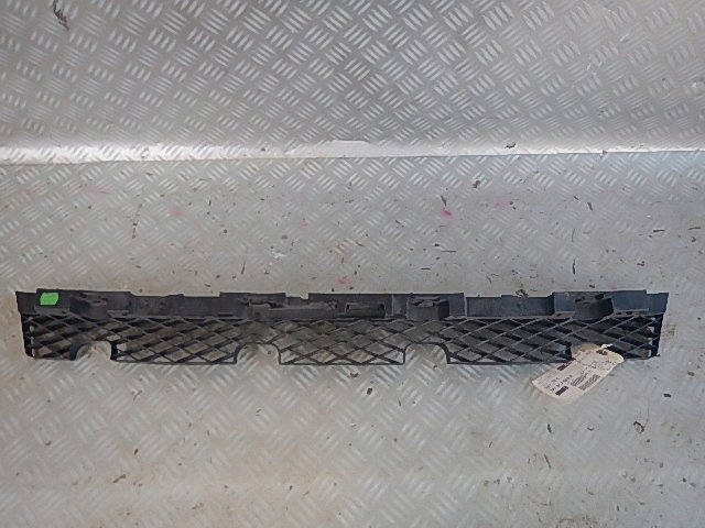 Купити Volkswagen оригінальний номер 3c0807889 напрямна бампера передній l