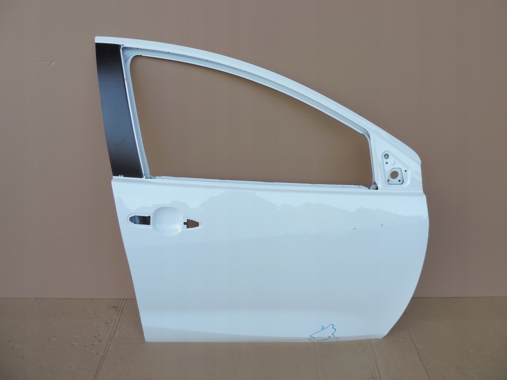 фото №1, Toyota yaris iv праве передні двері