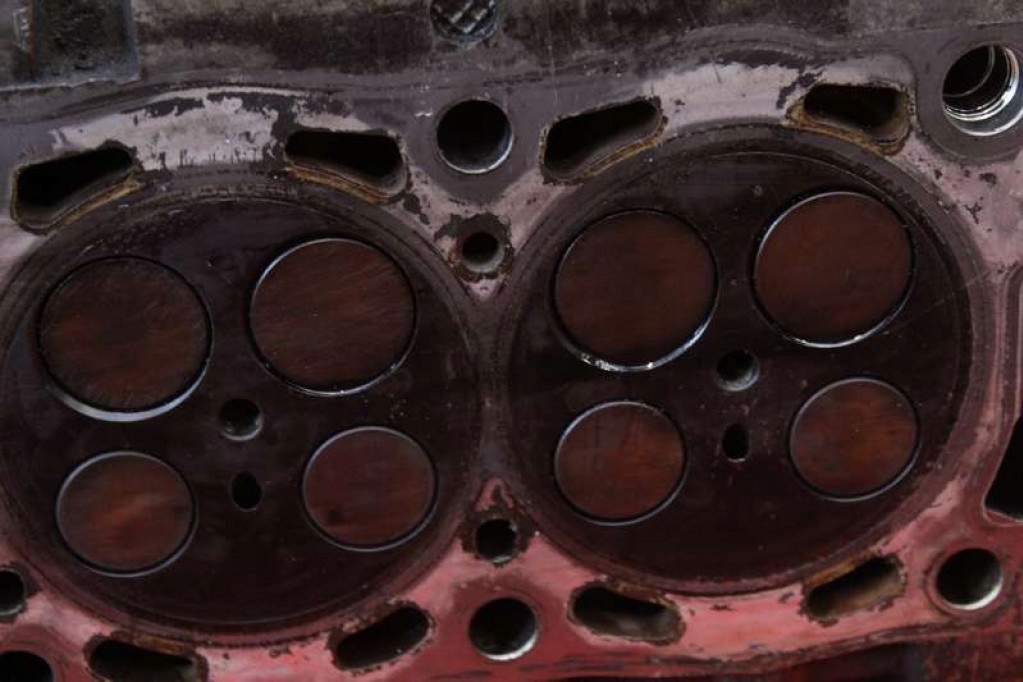 фото №8, Головка двигателя 9641752610 ford focus c-max mk1 1 i 2.0 tdci 136 km 03-07