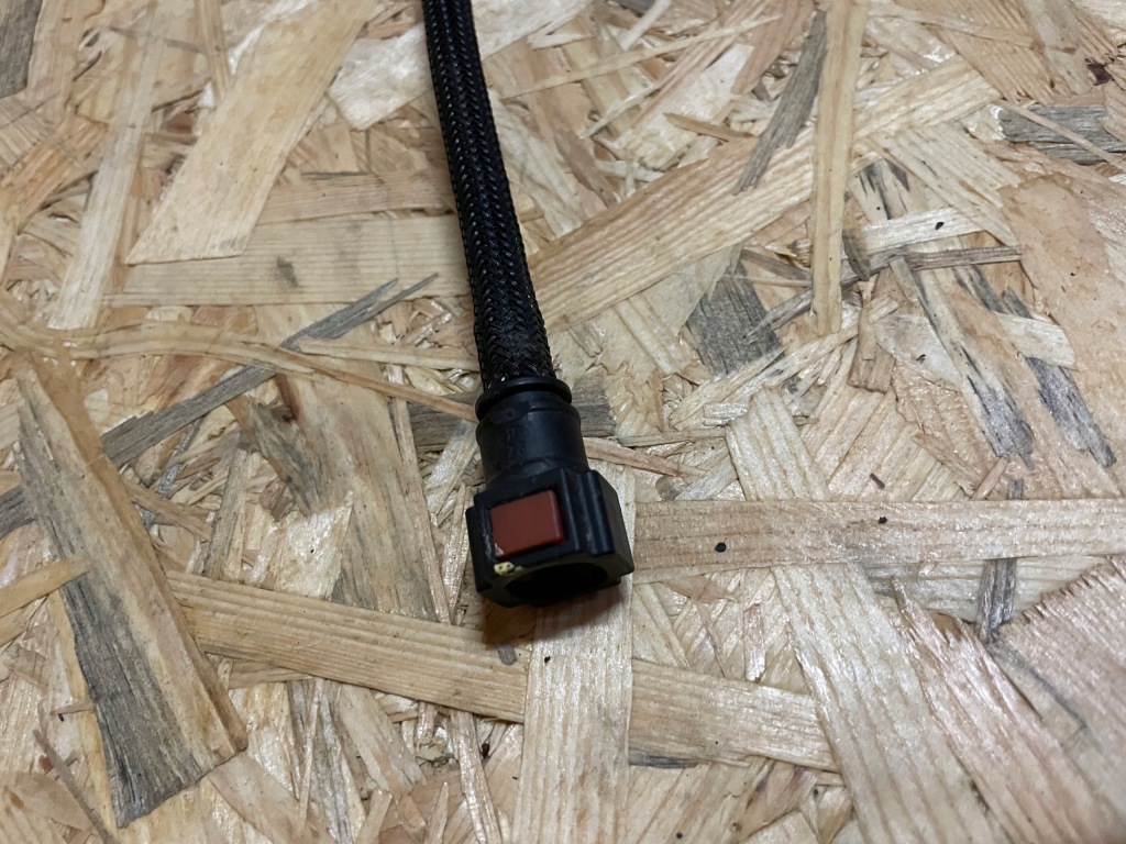 Шланг пабтрубок  трубка топлива renault trafic iii 3 2.0dci 175104886r 166723633r Доставка