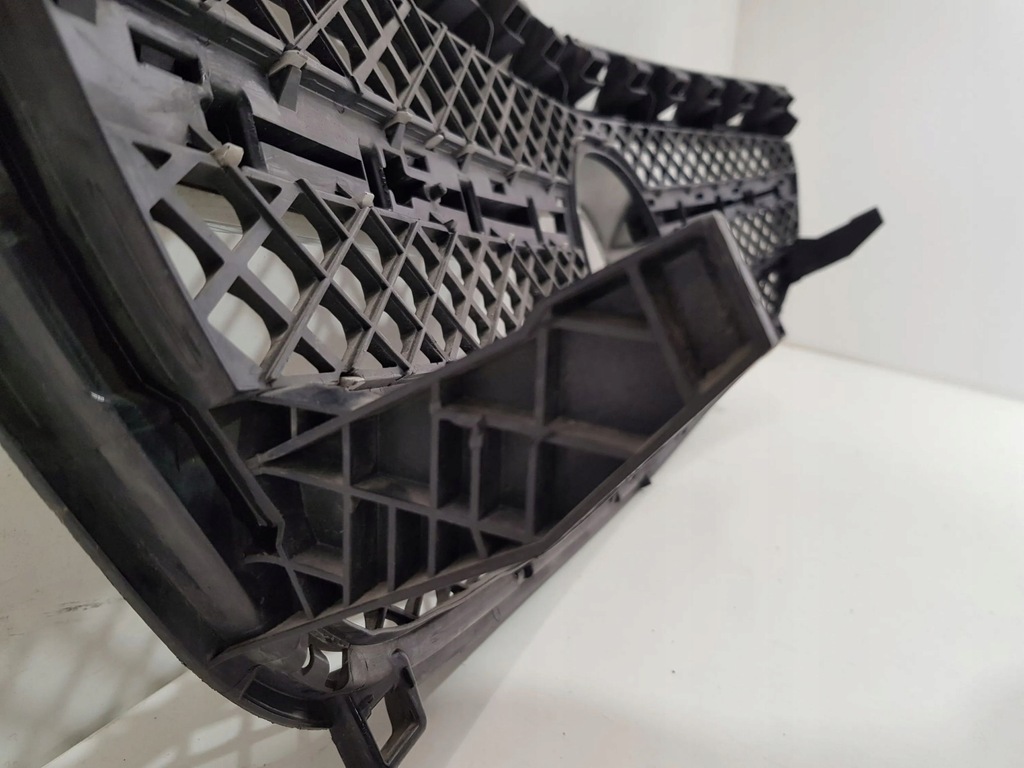 фото №15, Mercedes-benz a w176 2013 решітка вентиляційна pod бампером заднім