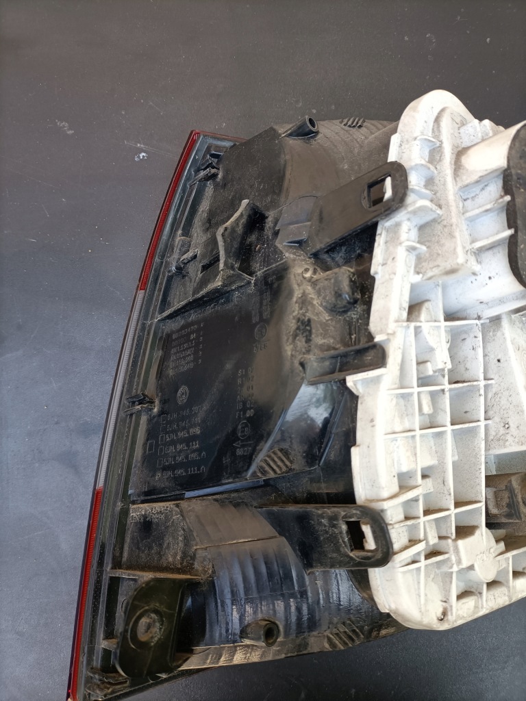 фото №3, Лампа левая задняя задняя skoda rapid 5jh945111a