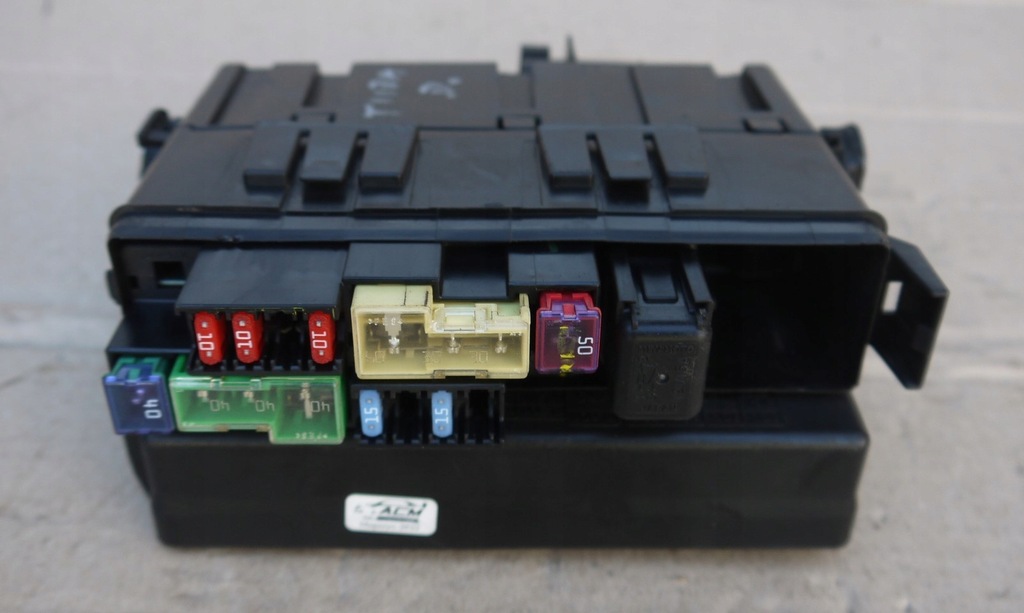 фото №1, Nissan tiida 1.5dci коробка предохранителей