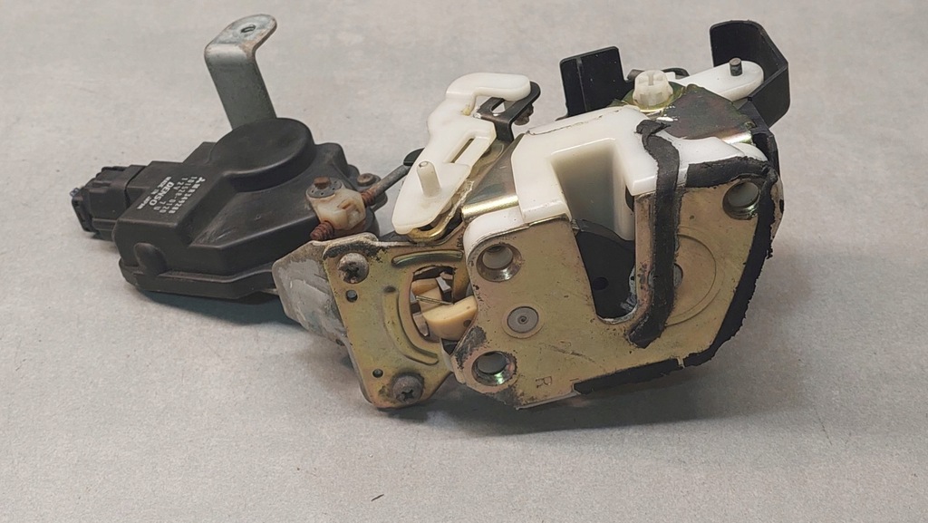 фото №5, Замок дверь правый задняя space wagon iii 2.4 gdi