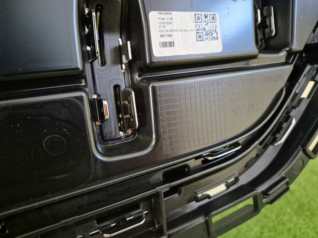 Audi q8 4m8 рестайлинг  решётка радиатора решётка радиатора решётка  радиатора 4m8853651 оригинал хром в Украине