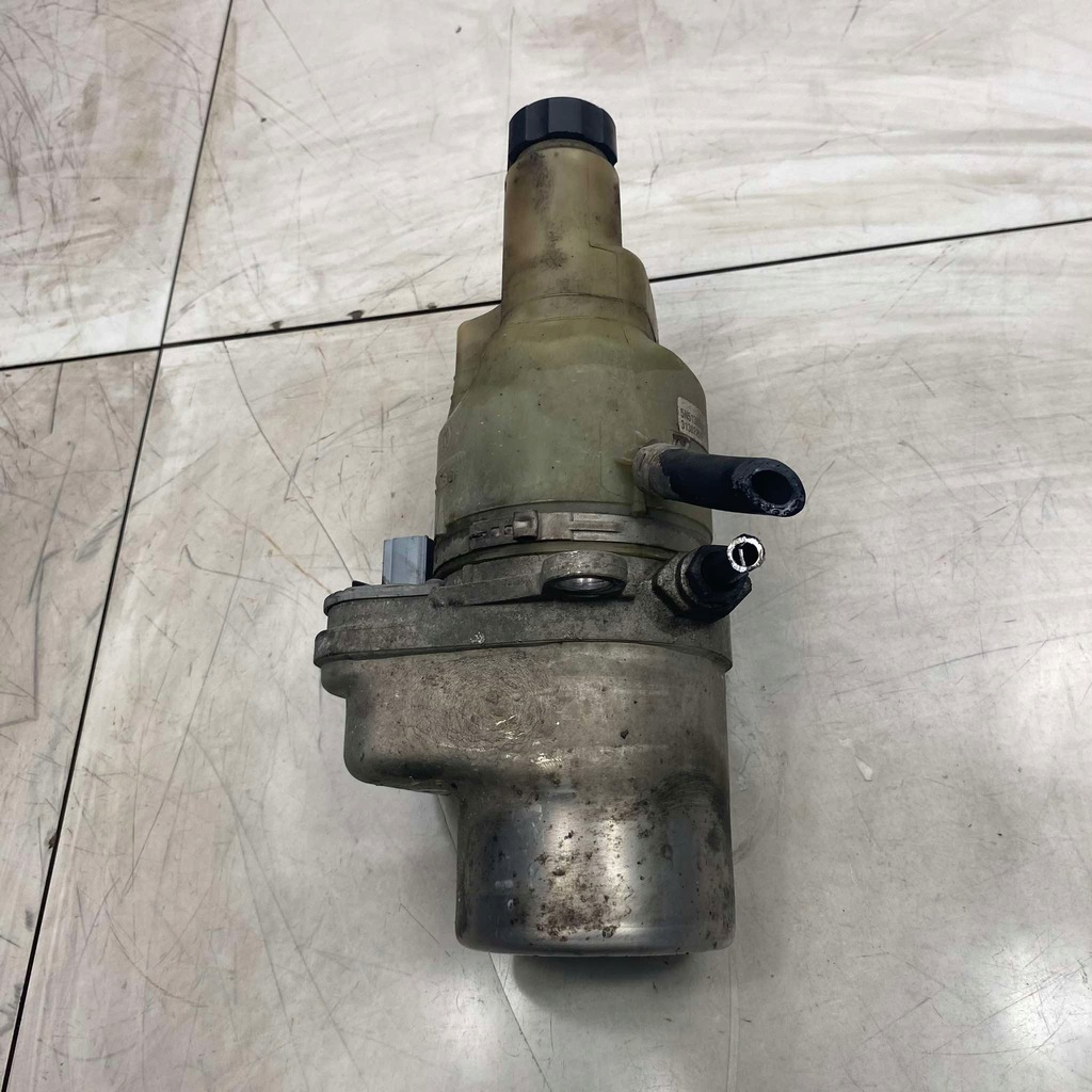 фото №1, Насос усилителя c30 v50 s40 ii c70 ii