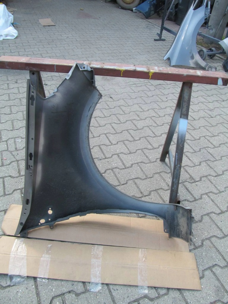 Clio 05-12 крыло  левое  перед 195 tehnk c308 Недорого