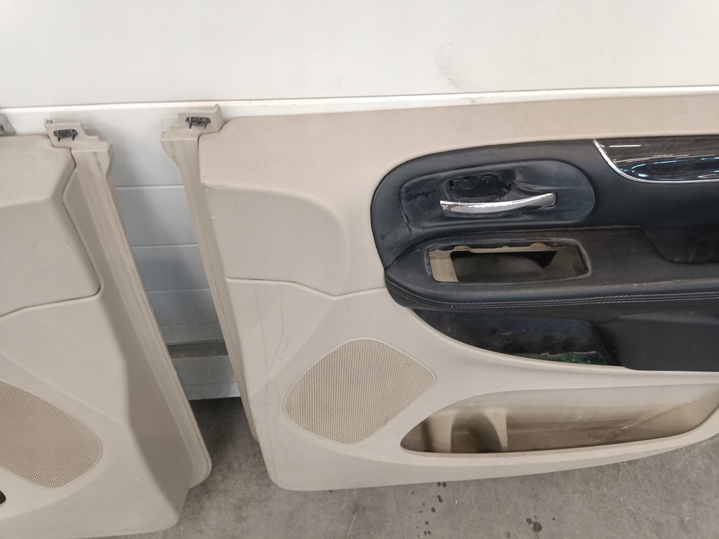 фото №7, Chrysler town country обшивка дверь перед обивка