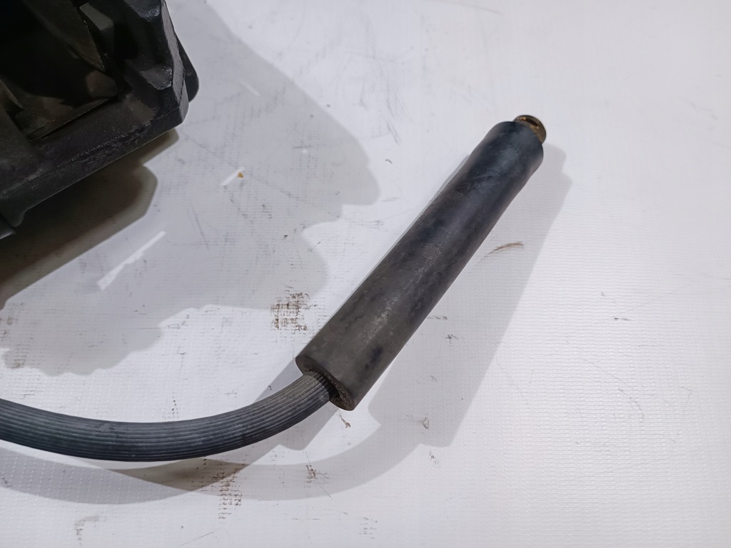 фото №9, Суппорт тормозной правый перед передний шланг chevrolet corvette c6