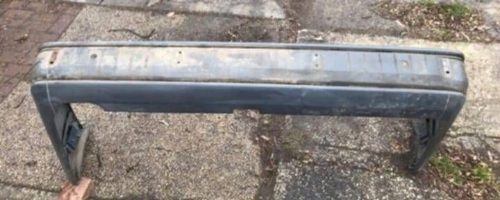 фото №1, Mercedes w124 бампер задня sedan вузька молдинг