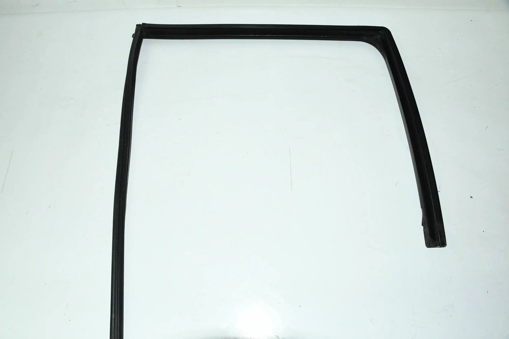 фото №1, Рамка прокладка скло двері правий задня renault clio iii kombi