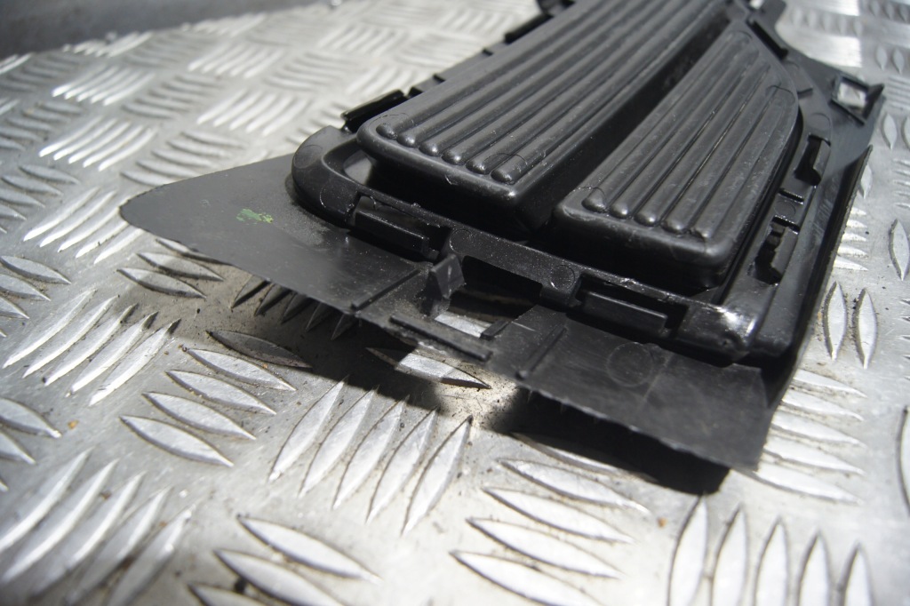 фото №12, Решётка бампера левый перед vw golf sportsvan