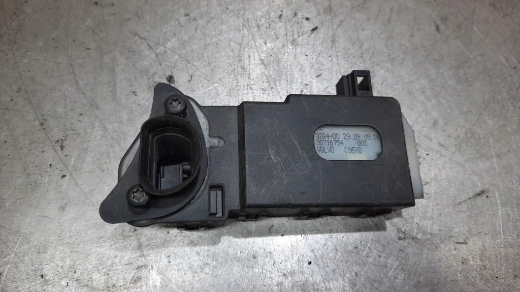 фото №1, Volvo v50 привід кришка заливної пального 30716754