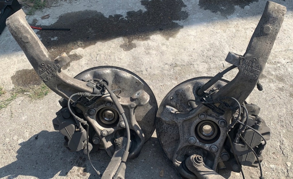 фото №1, Mercedes w166 w292 поворотный кулак перед правая