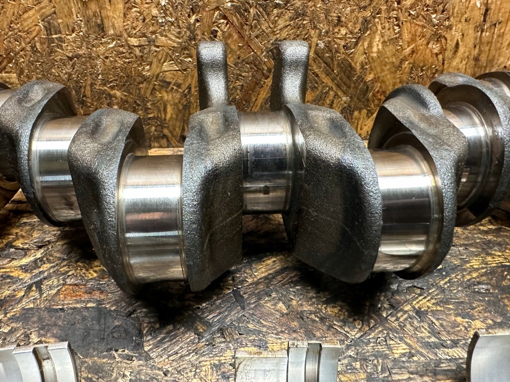 Wał колінчастий 1.4 tsi cze 04ej vw seat skoda в Україні