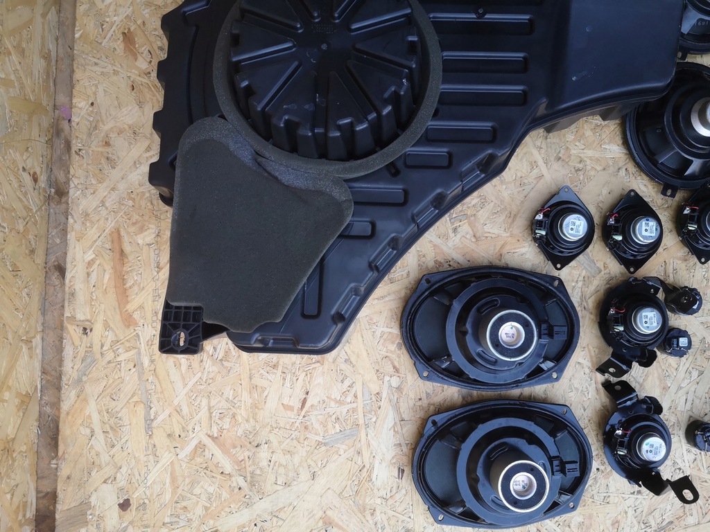 фото №9, Jeep grand cherokee wk2 динамики harman kardon