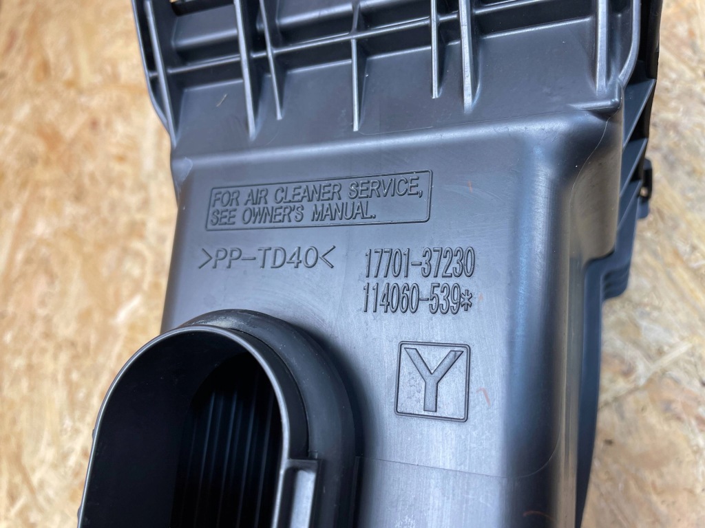 фото №11, Корпус фільтра повітря toyota prius iv 1.8h 17812-21040 17701-37230 2015-