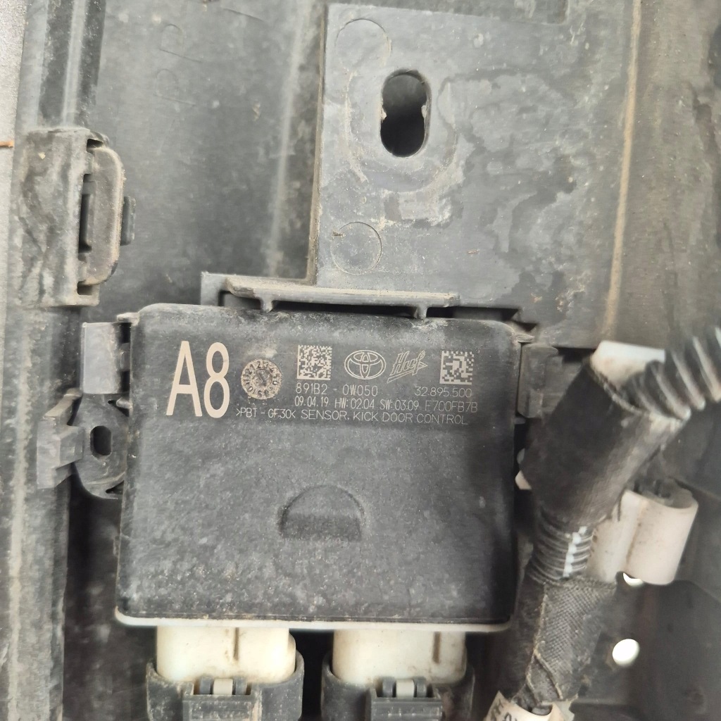 фото №15, Toyota rav4 v 19- бампер задняя задний pdc датчик открывания крышки