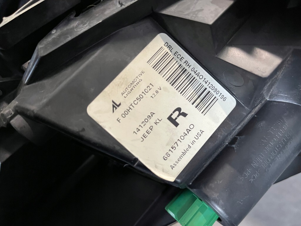 Фара правый  drl led jeep cherokiee 68157104ao Киев