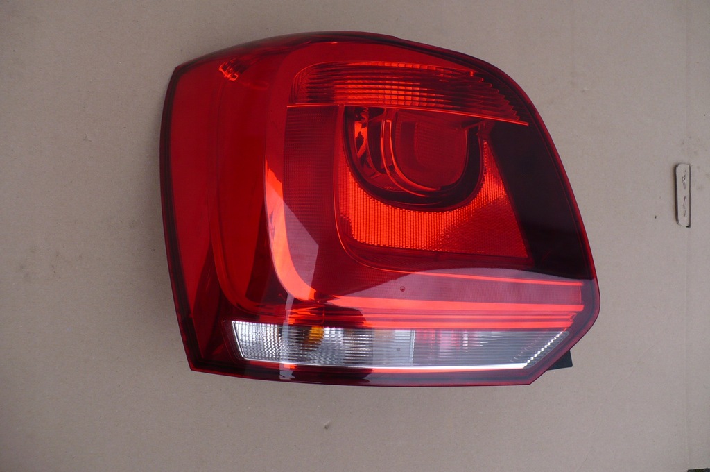 фото №1, Vw polo 6r0 09-13r - лампа задняя левая