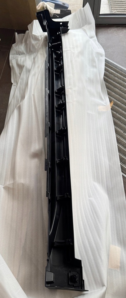 фото №1, Nissan оригинальный номер 768516fr0a порог молдинг порог