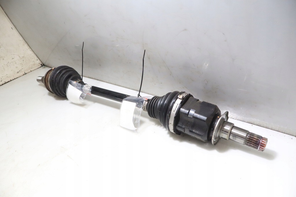 фото №1, Привідний вал лівий перед toyota yaris iv cross 1.5 hybrid