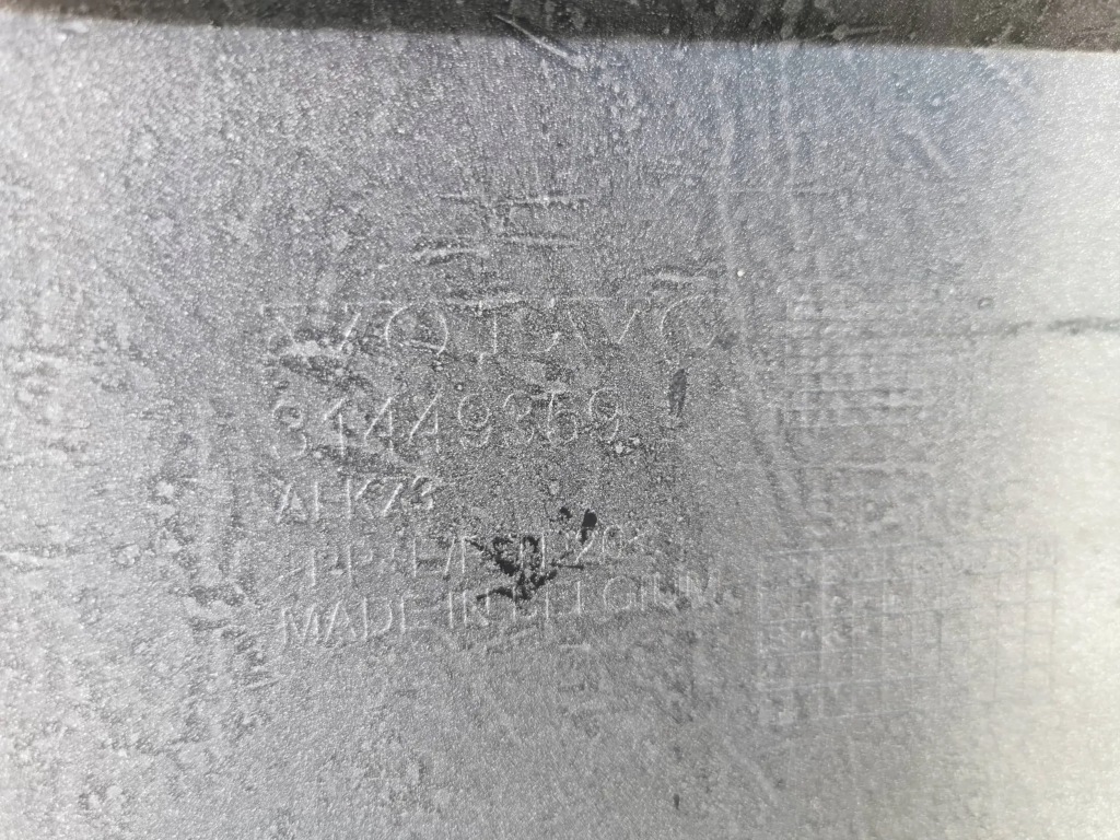 Бампер, решётка радиатора, решётка радиатора, решётка средняя volvo xc-40 31. Киев