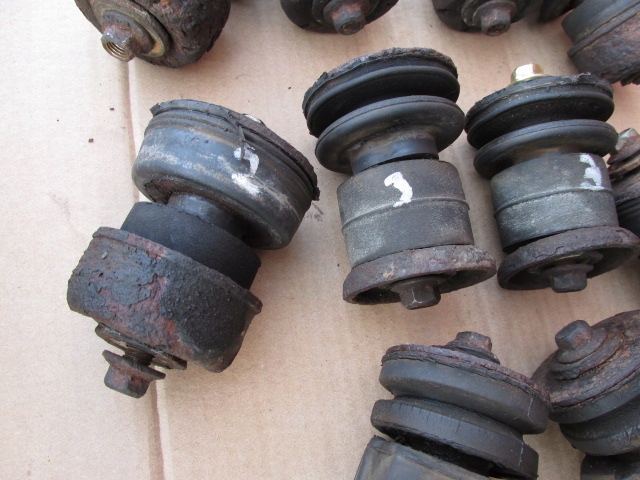 фото №6, Pajero sport i shogun montero 2006r отбойник подушка резиновый элемент кронштейн рамы kpl.