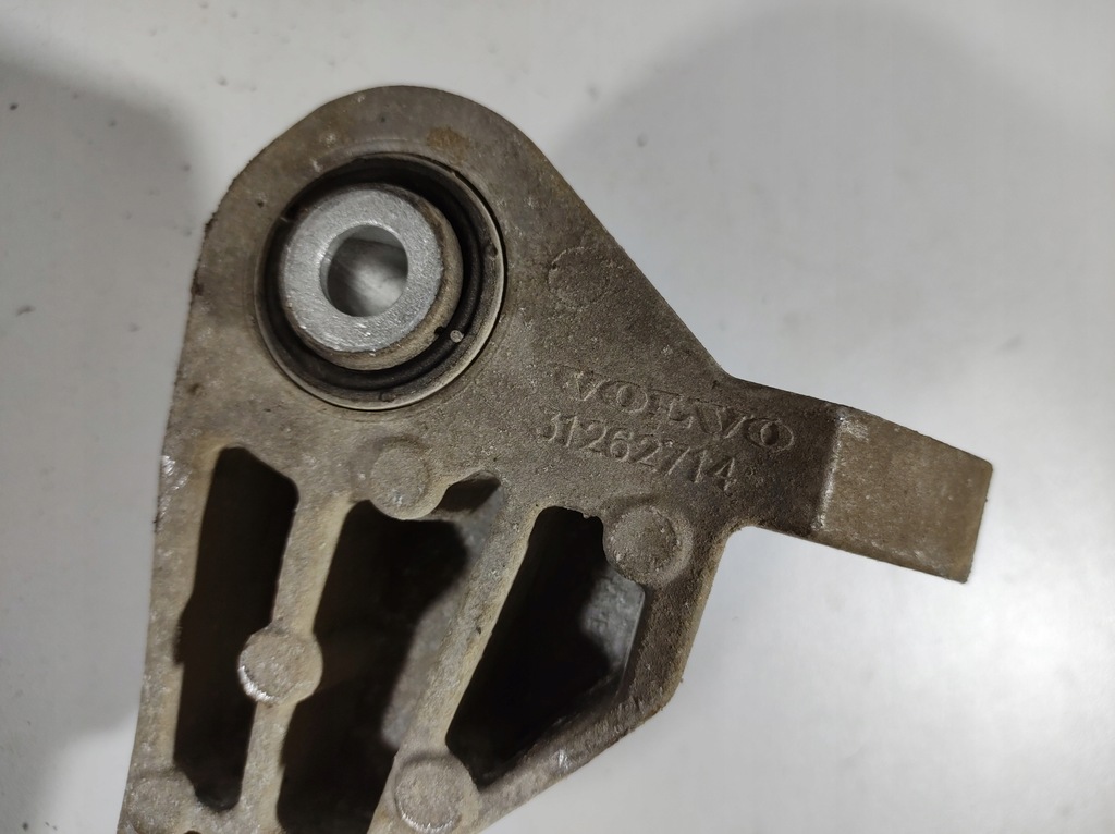 фото №6, Volvo v60 13r- кронштейн подушка двигателя