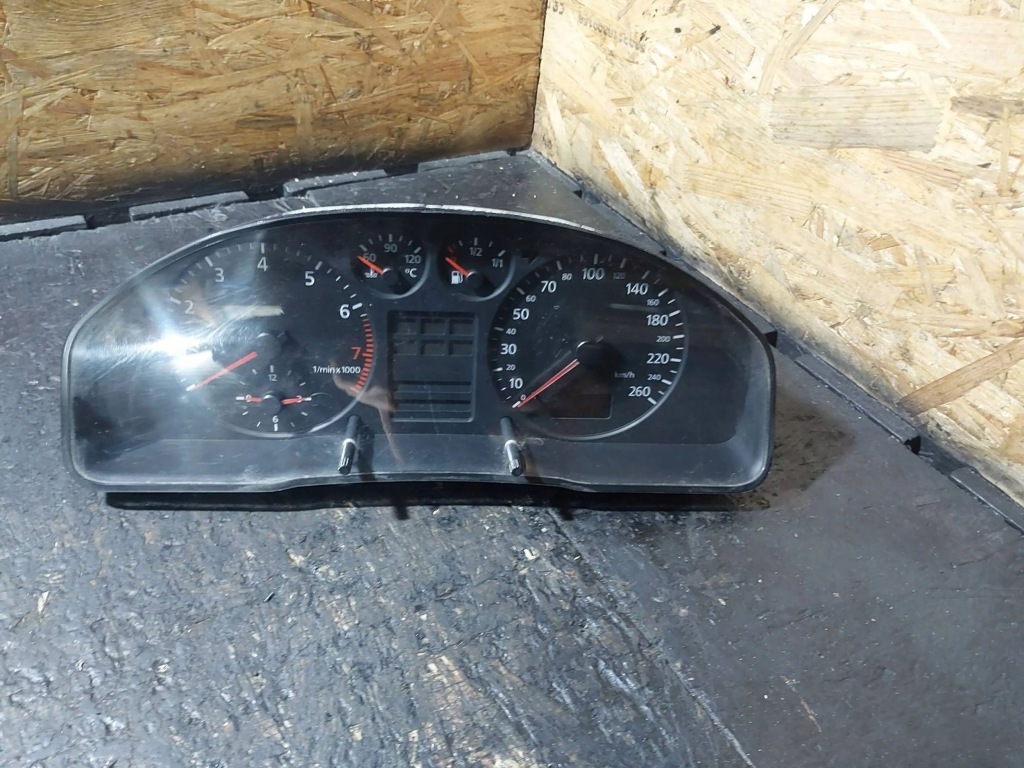 Панель / спідометр audi a4 b5 8d 1.6 8d0919861c в Україні