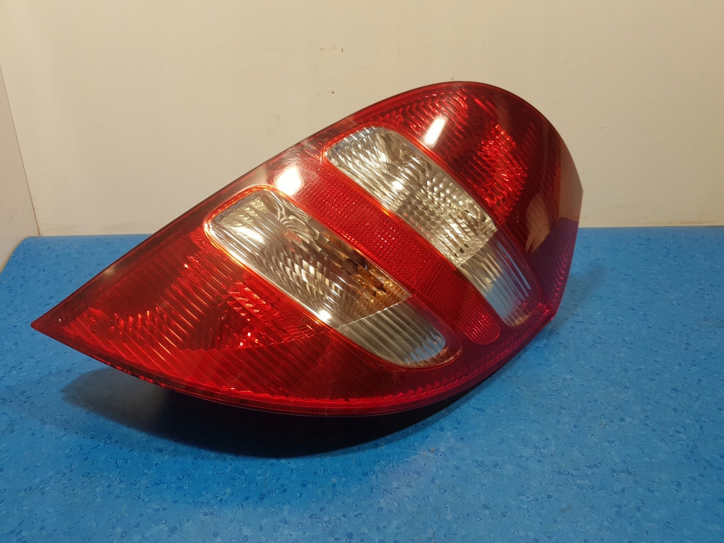 фото №1, Mercedes w169 лампа задняя правая наружная 5d