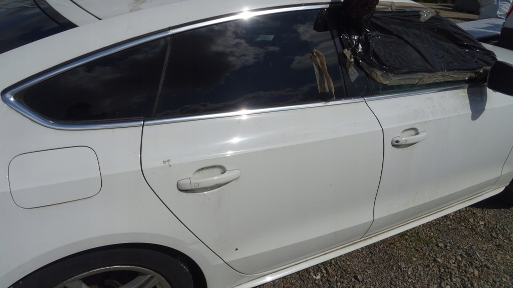 Audi a5 дверь правый  задняя ly9c 2011 8t8833052d Цена
