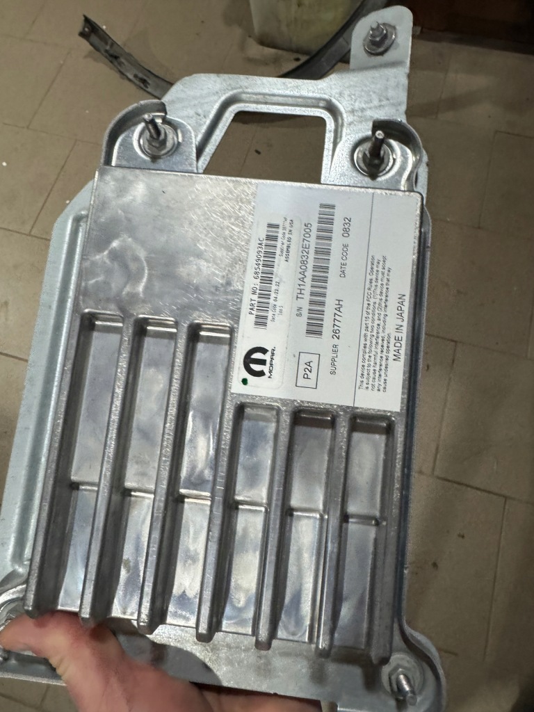 фото №1, Jeep grand cherokee wl усилитель 68549093ac