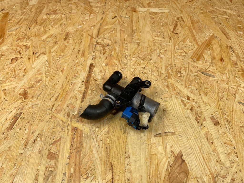 Дополнительная насос воды электроклапан renault megane iv 212301538r 2016- Недорого