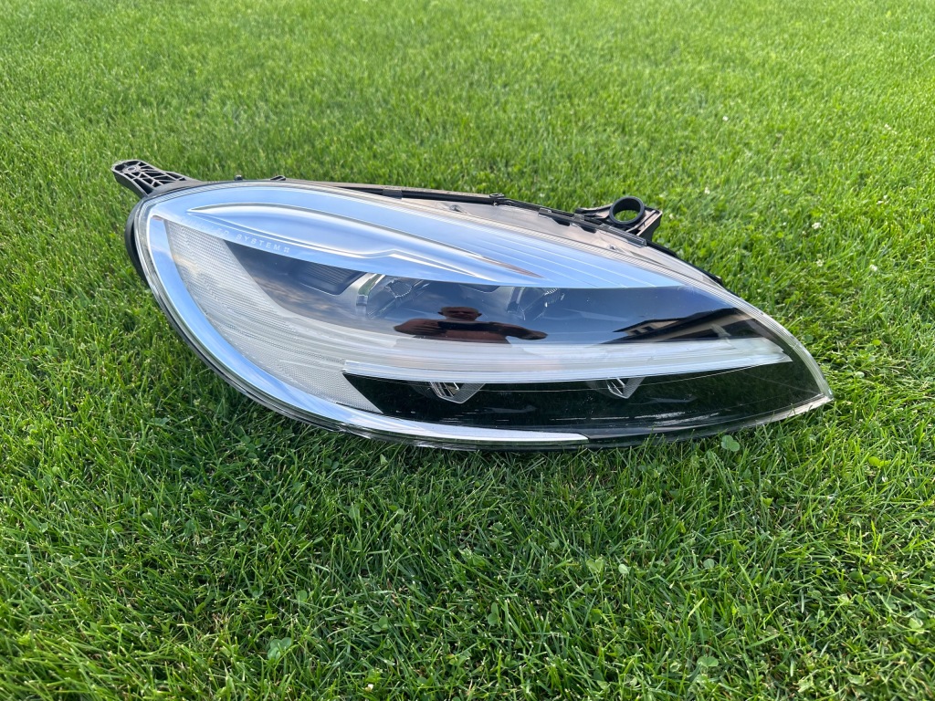 фото №1, Volvo v40 xc40 lift 16- лампа правая full led 32228484