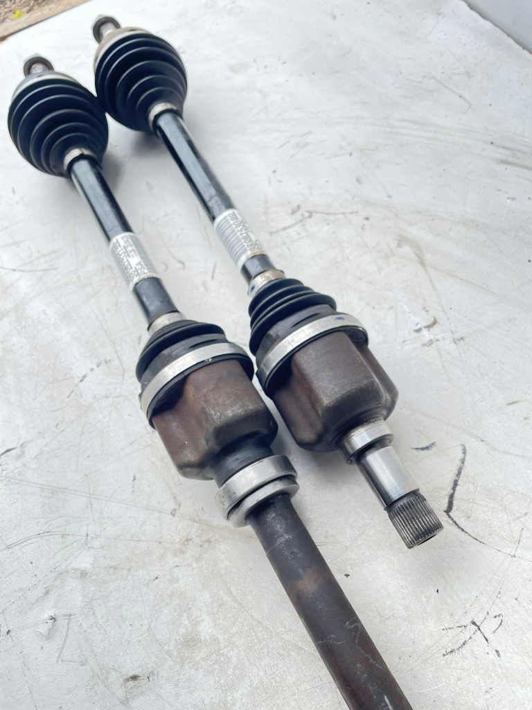 фото №1, Приводной вал левая 2.0 blue hdi peugeot expert iii 9806153080