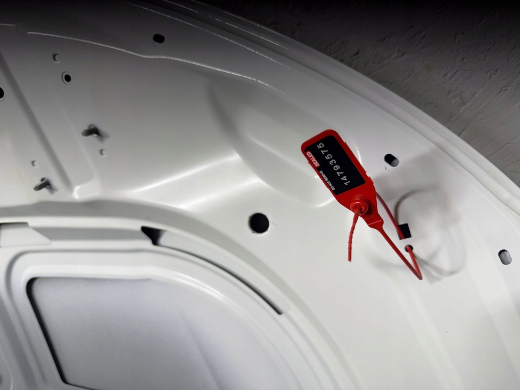 Капот кришка двигуна audi a4 b9 8w 8w0 оригінал Зі Шроту