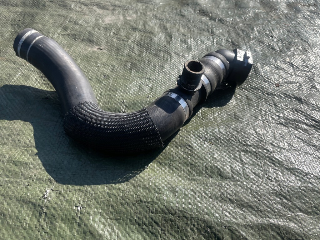 Труба пабтрубок  шланг воды радиатора alfa romeo 159 jts Доставка