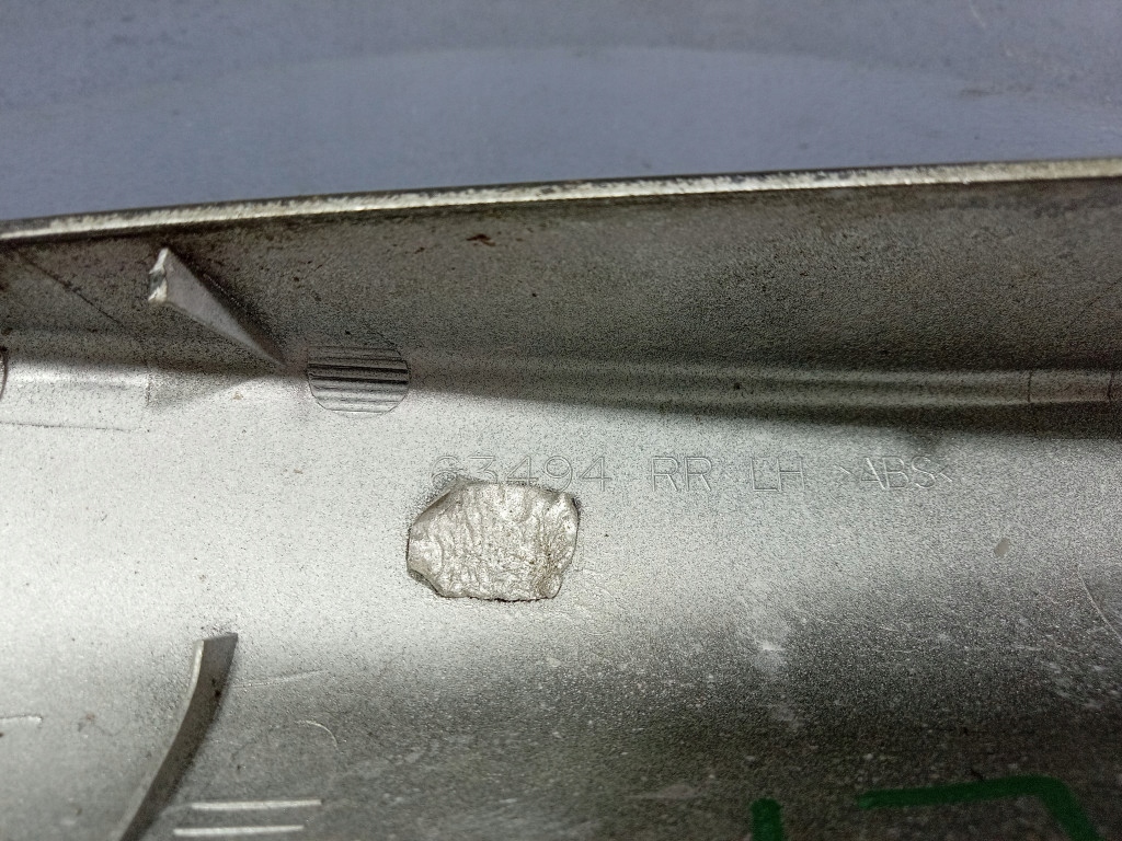 фото №6, Toyota avensis ii t25 kombi заглушка рейлинг левый задняя 63494