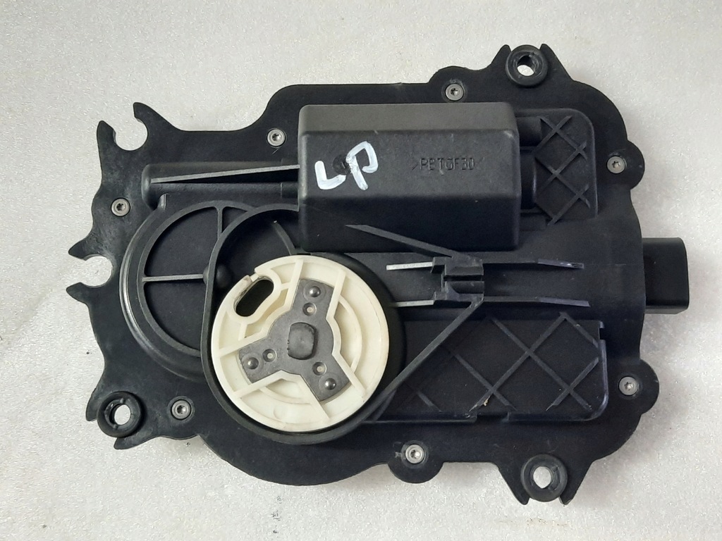 фото №1, Audi a8 s8 d3 доводчик дверь левый перед 6pin