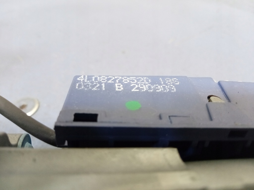 фото №5, Audi q7 i 4l двигун задній кришки правий 4l0827852d