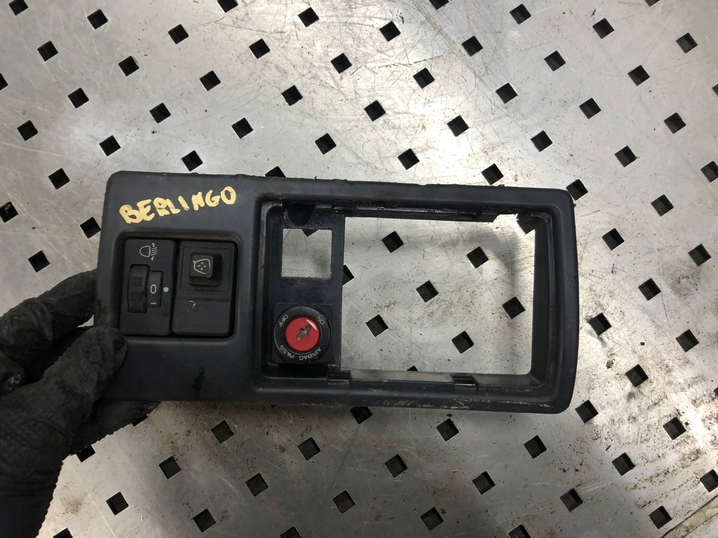 фото №1, Рамка перемикачі berlingo 2002 9635807077