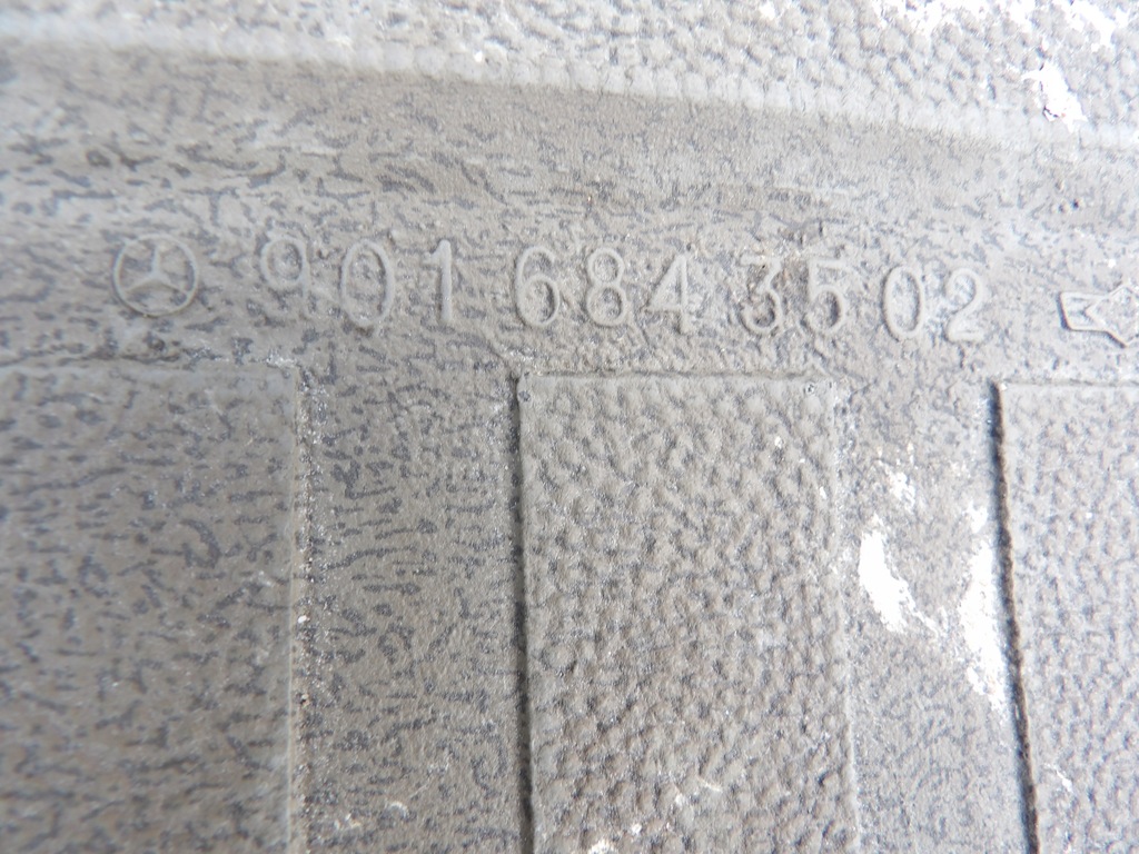 фото №10, Vw lt sprinter 96-06 обшивка гумовий елемент підлога задня середній 1