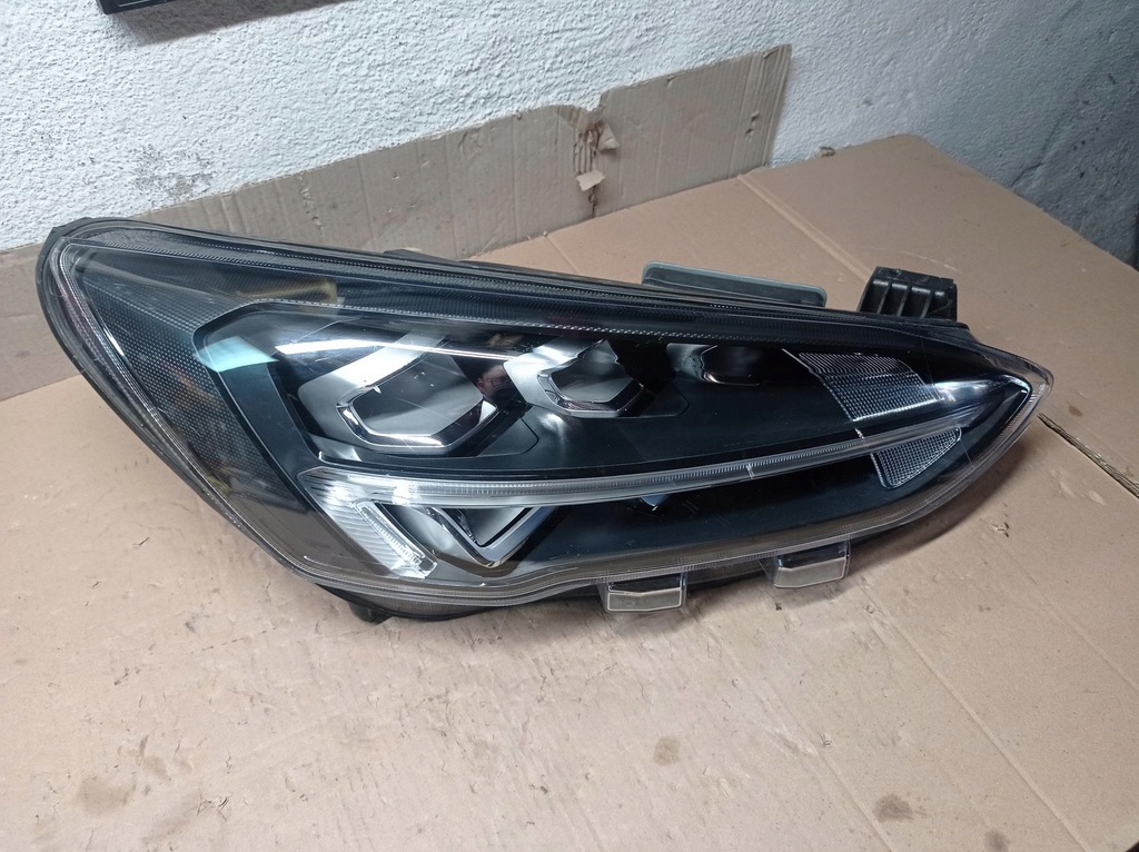 фото №1, Лампа фара правый focus mk 4 full led europa