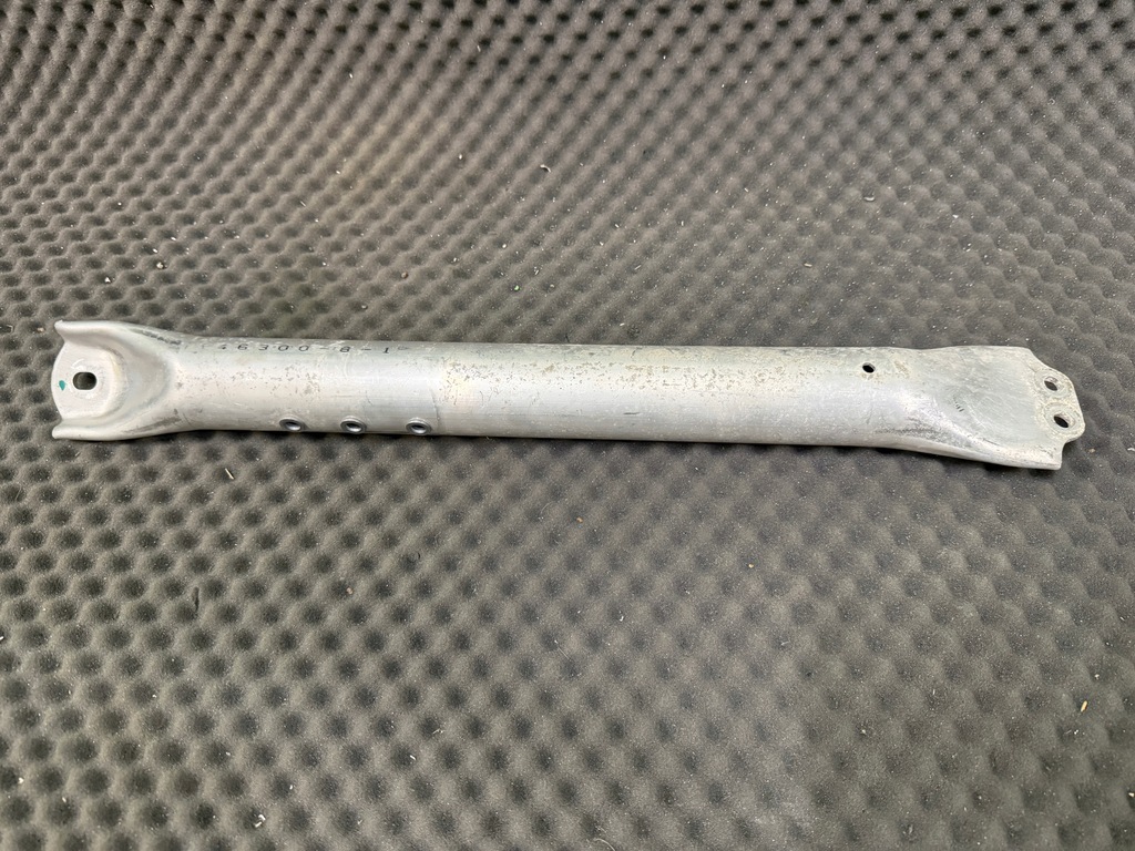 фото №1, 1007924-00-c передняя правая распорка tesla model s