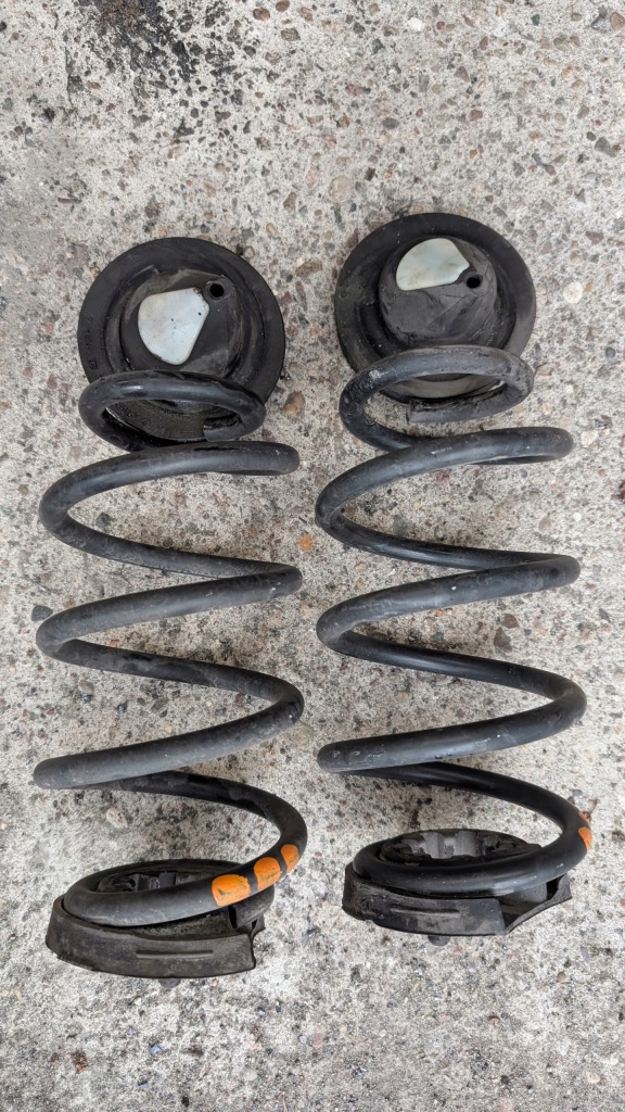 Купить Mercedes gla w156 4x4 пружина подвеска задний  правая, левая