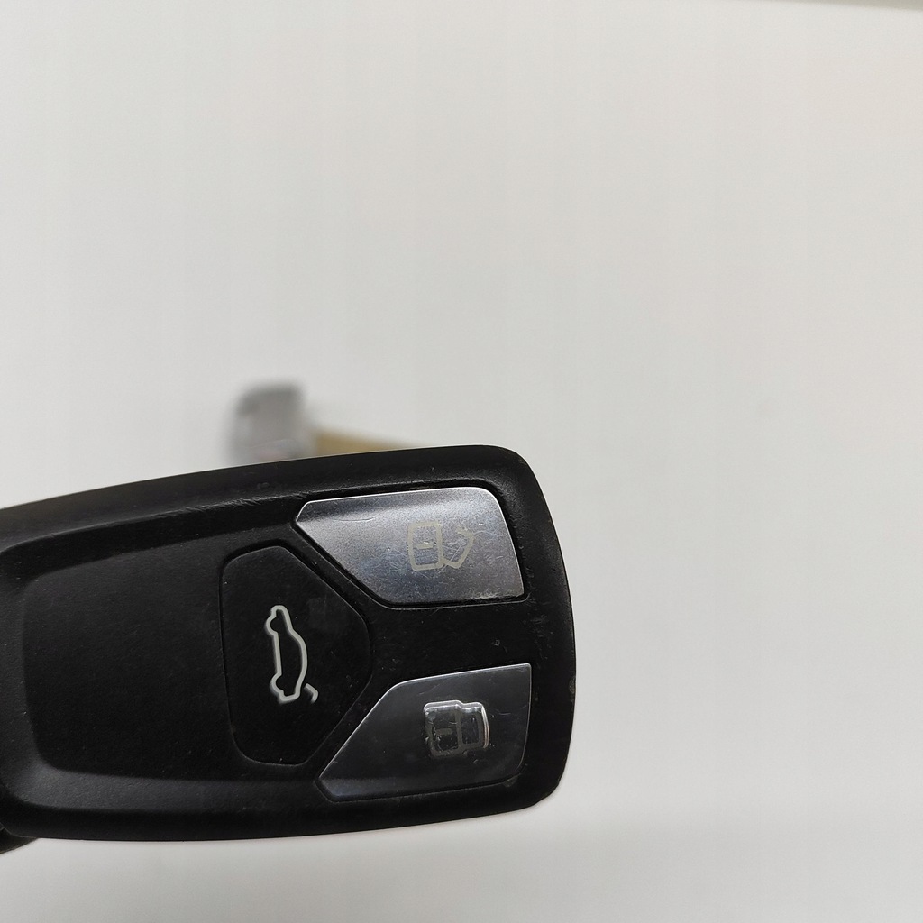 фото №8, Audi a4 s4 b9 8w 2018 ключ / карта зажигания