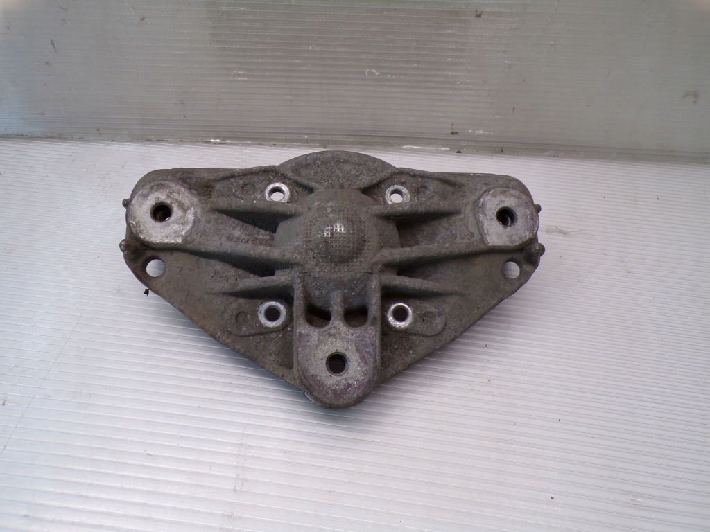 фото №1, Кронштейн кронштейн амортизатора перед audi q7