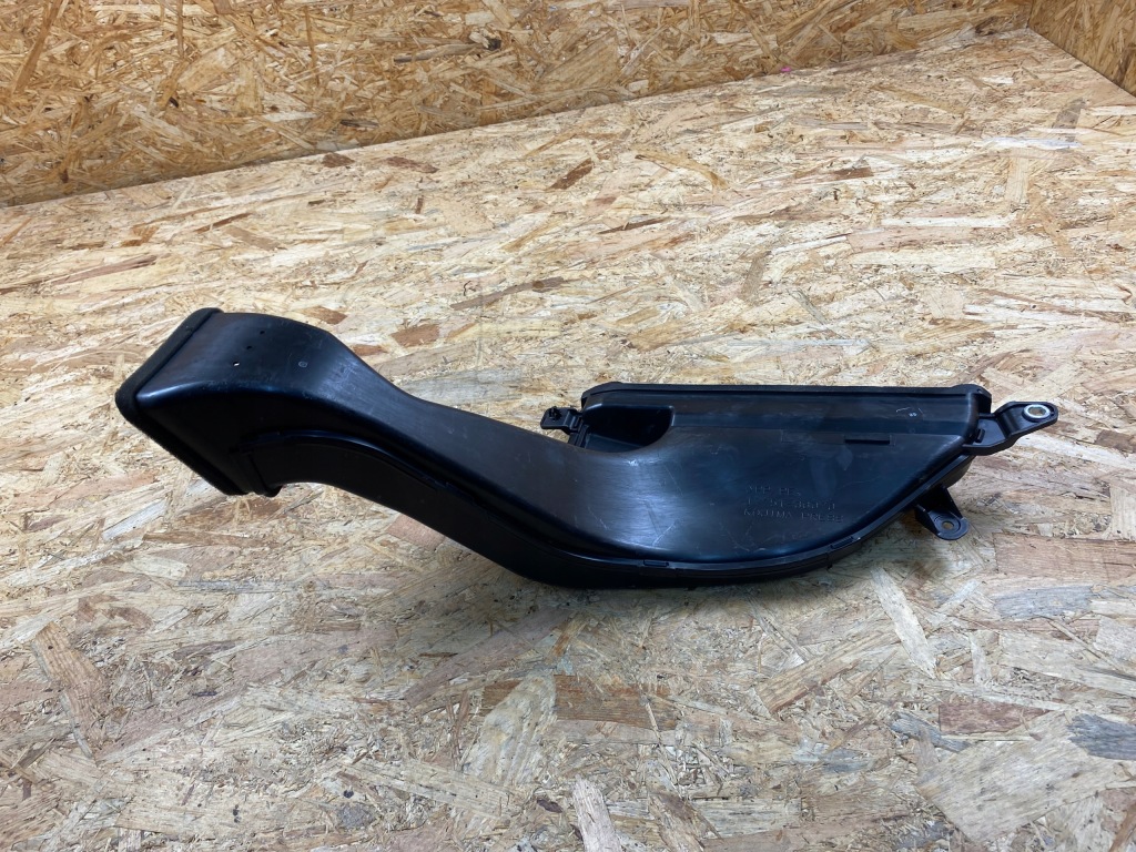 Впуск воздухозаборник труба воздуха lexus is300h iii 17751-36070 2014- с Разборки