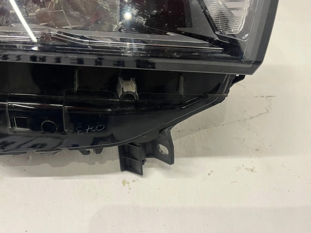 Nissan townstar фара правый  led 21 - Недорого